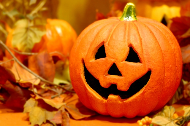 ハロウィンかぼちゃランタンをシンボルとしている由来と作り方や保存方法！