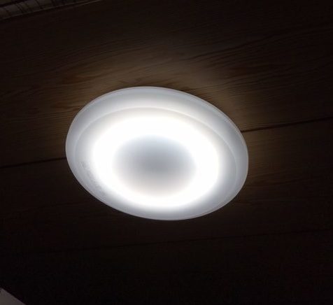 蛍光灯からLEDシーリングライトへの交換は工事不要で取り付け簡単！