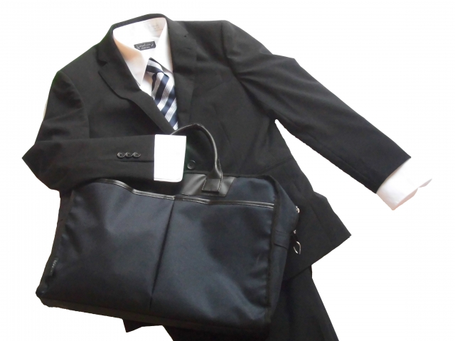 大学入学式の服装 男子はスーツいつ買うの？成人式や就活に兼用できる？