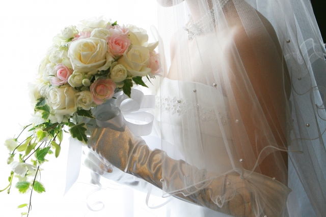 ジューンブライドの由来と梅雨時の日本で人気の理由 結婚式が多い月はいつ？